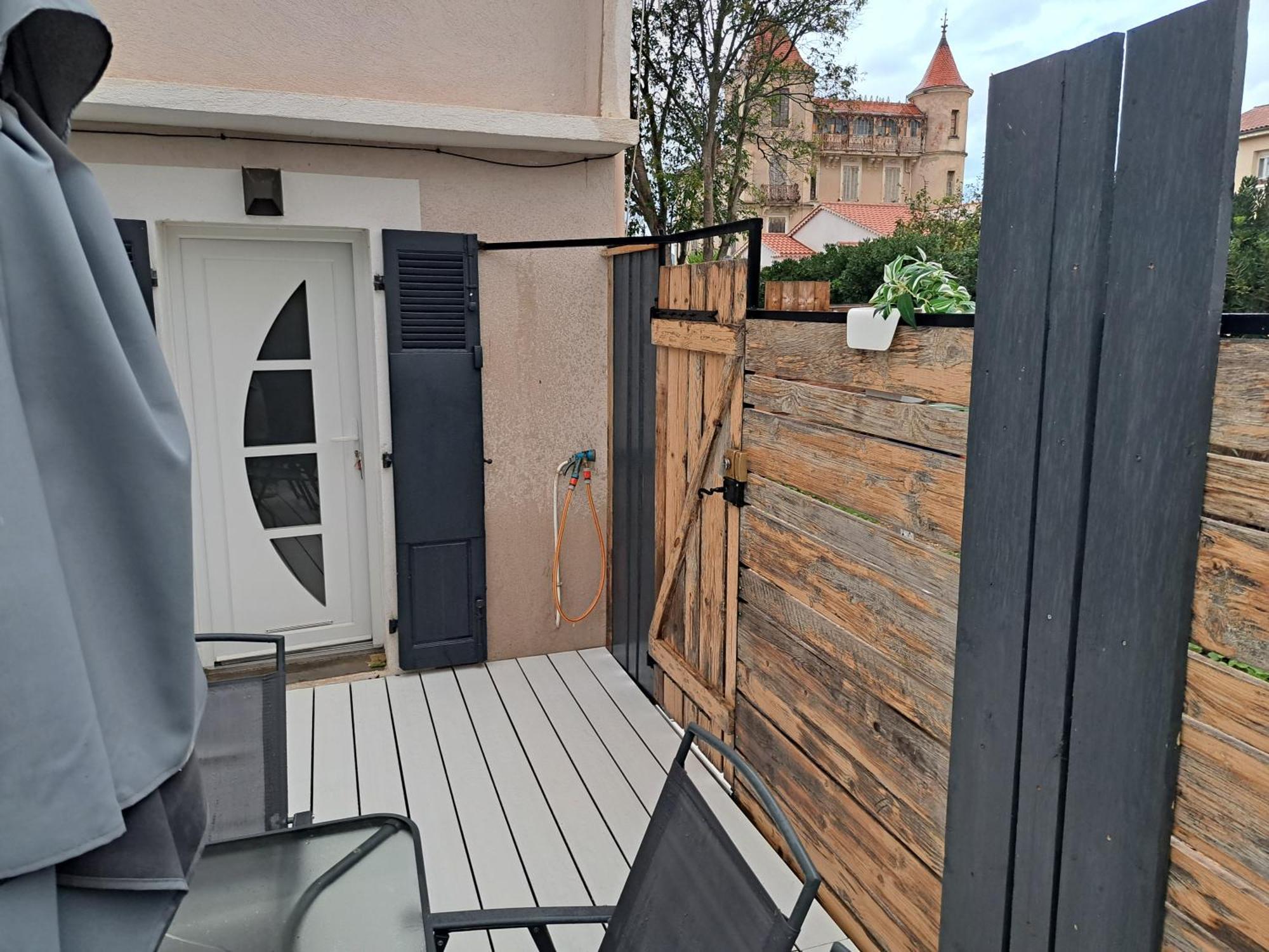 Seduisant Studio Avec Cour Privative La Crau Luaran gambar