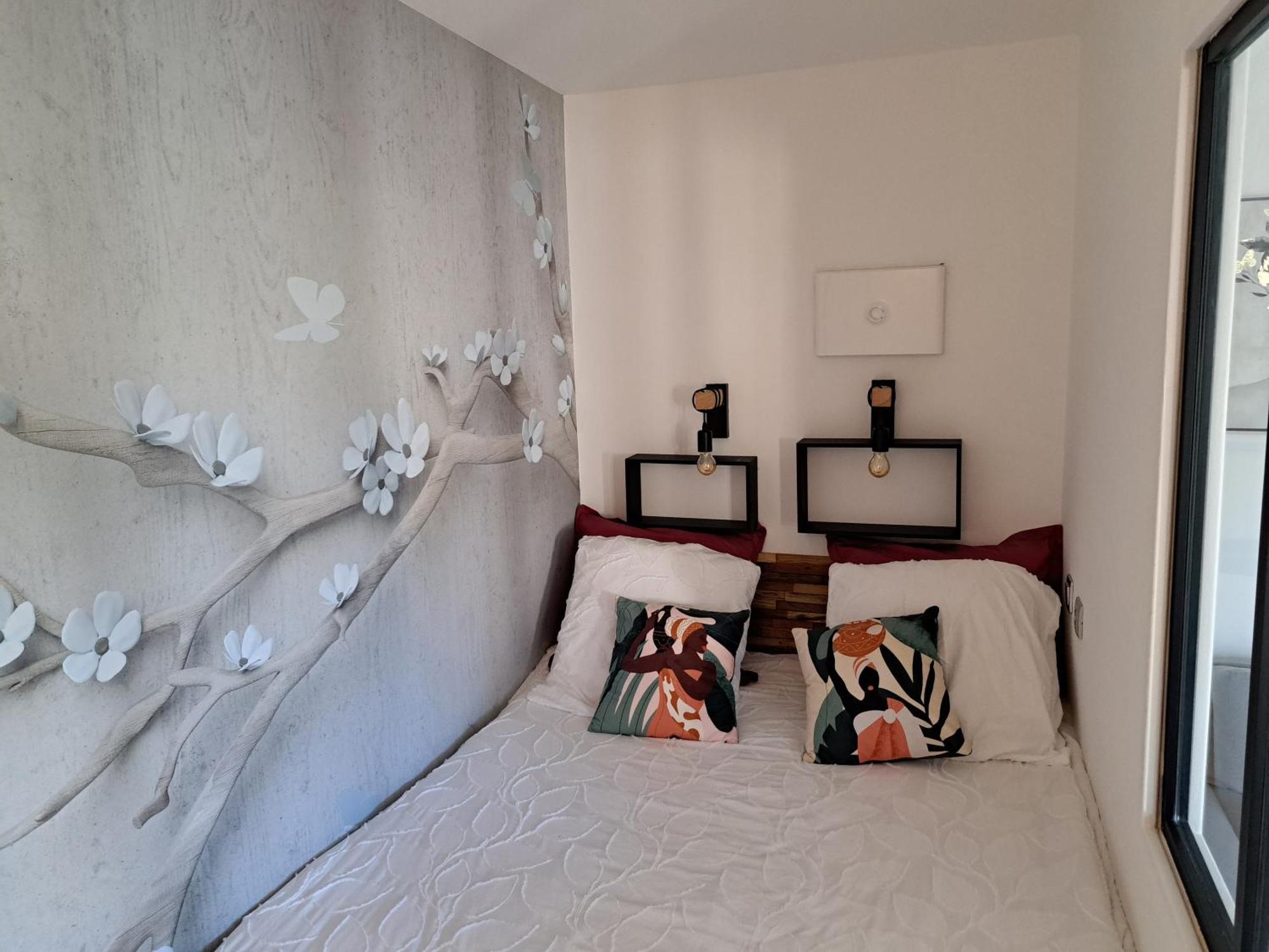 Seduisant Studio Avec Cour Privative La Crau Luaran gambar