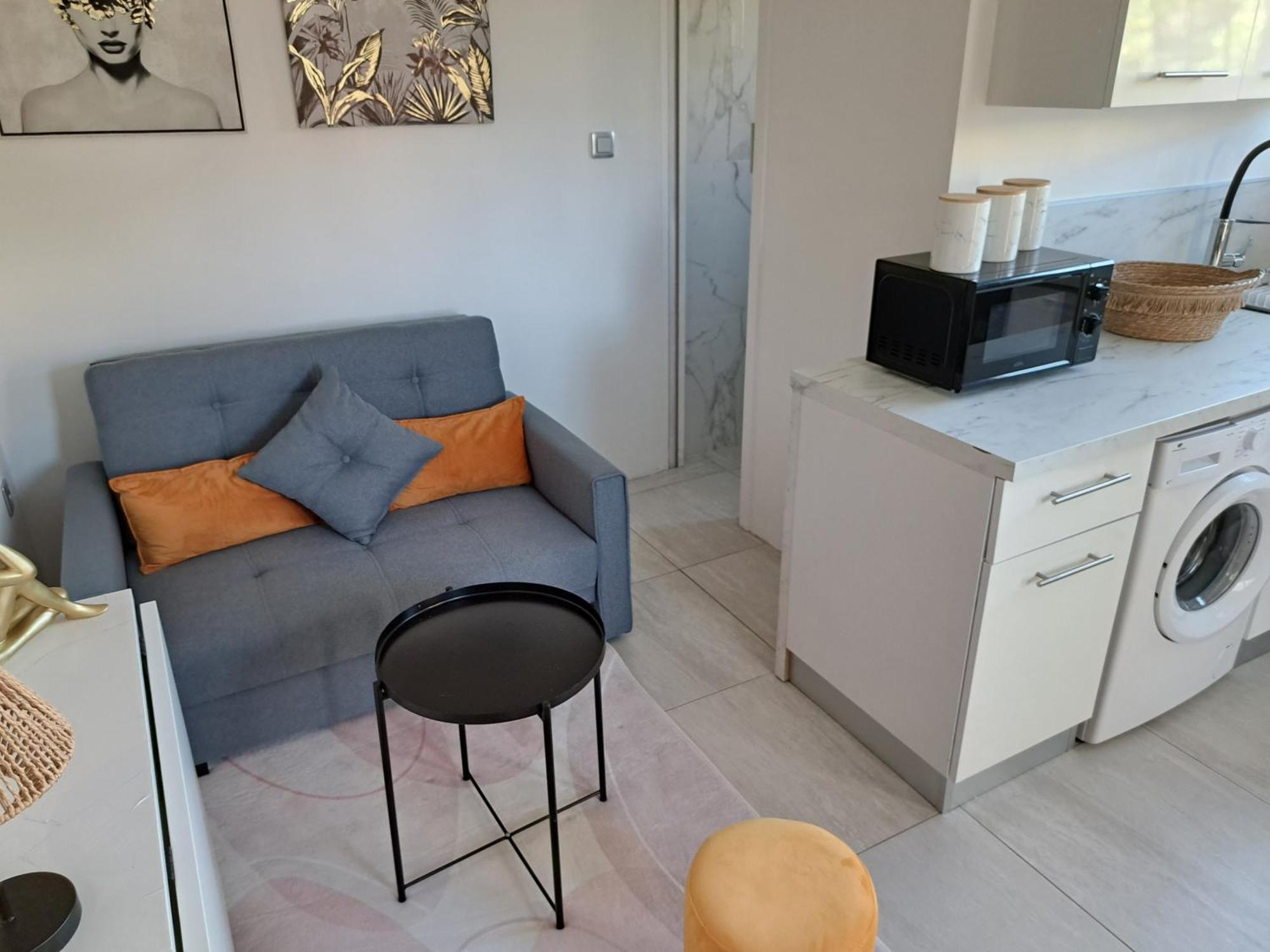 Seduisant Studio Avec Cour Privative La Crau Luaran gambar