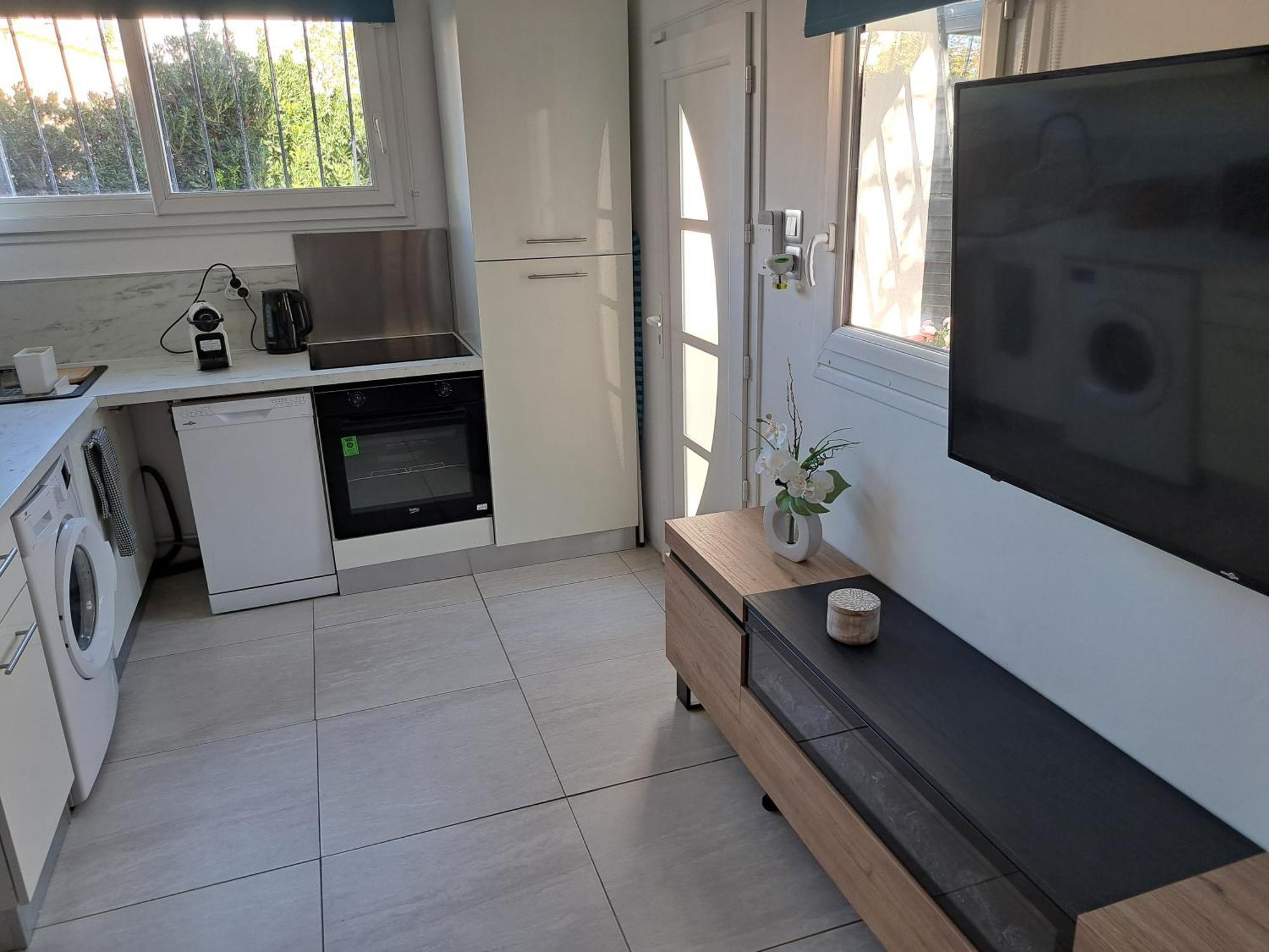Seduisant Studio Avec Cour Privative La Crau Luaran gambar