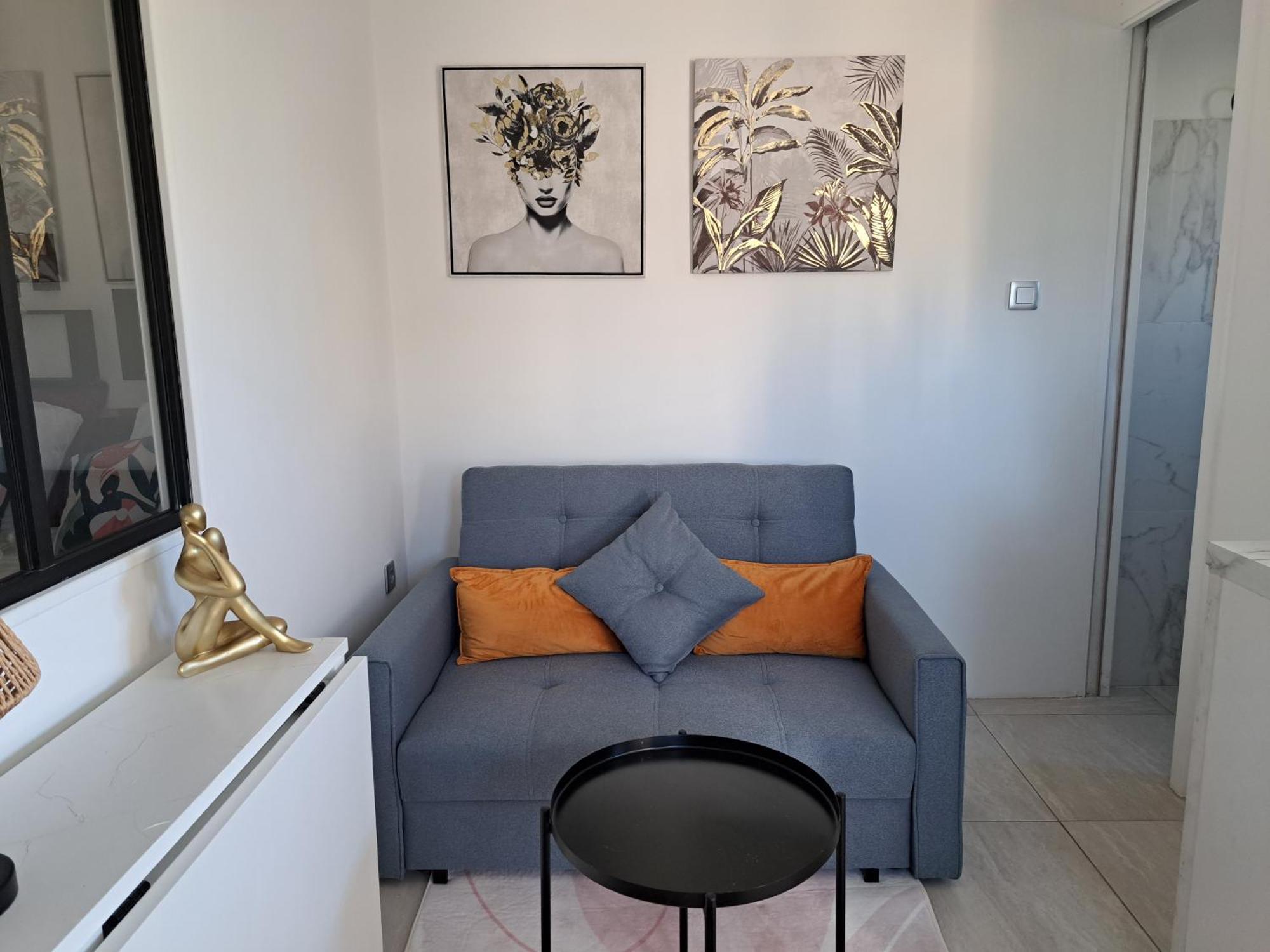 Seduisant Studio Avec Cour Privative La Crau Luaran gambar